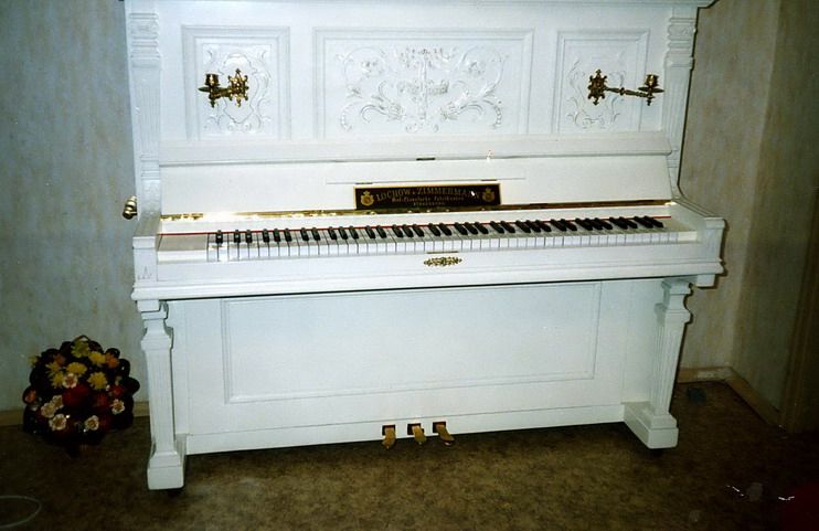 Пианино Циммерман после реставрации (ранее черное)
